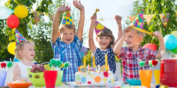 Kinderparty w ogrodzie – jak zorganizować imprezę tanio i bez nadmiaru pracy?