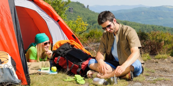 Jak przygotować się do wyjazdu pod namiot?