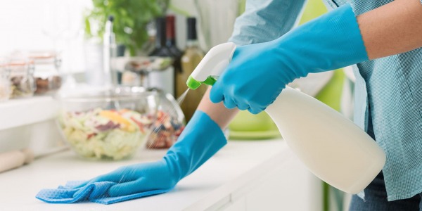 Różnice między chemią gospodarczą a środkami do profesjonalnego użytku
