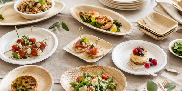 Talerze jednorazowe – jak wybrać najlepsze na imprezę, do gastronomii i cateringu?